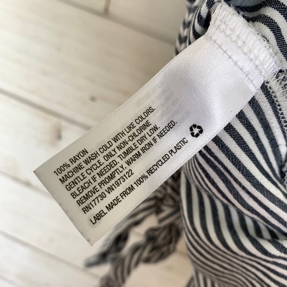 Universal Thread Striped Button Down Tie Top - Picture 5 of 5